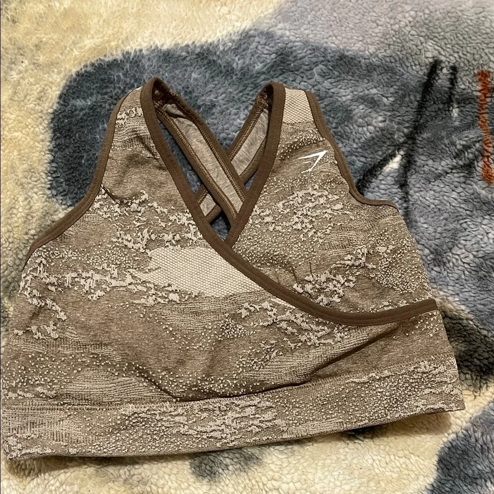 Gymshark shorts and sports bra set size large - Picture 3 of 3